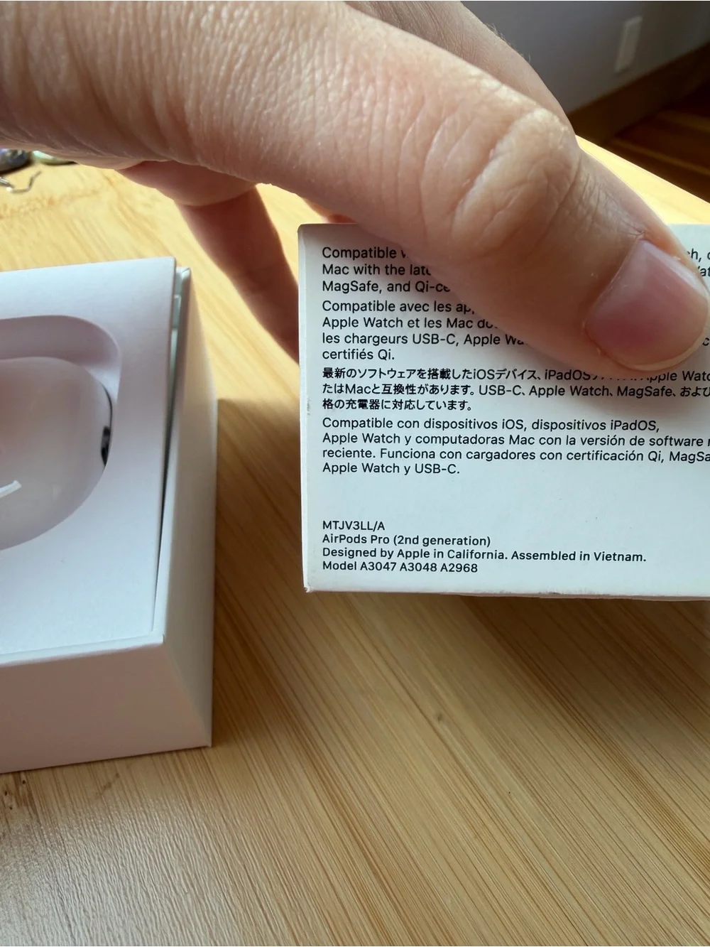 Apple AirPods Pro White Wireless Earbuds with Charging Case 2nd Gen